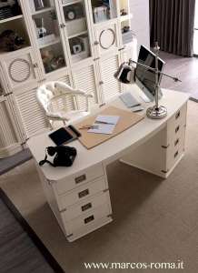 scrivania bianca con cassetti