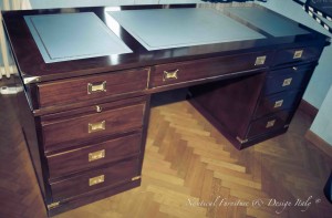 scrivania con cassettiera