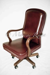 poltrona girevole in pelle