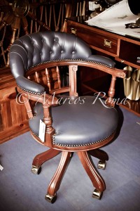 sedia girevole in pelle